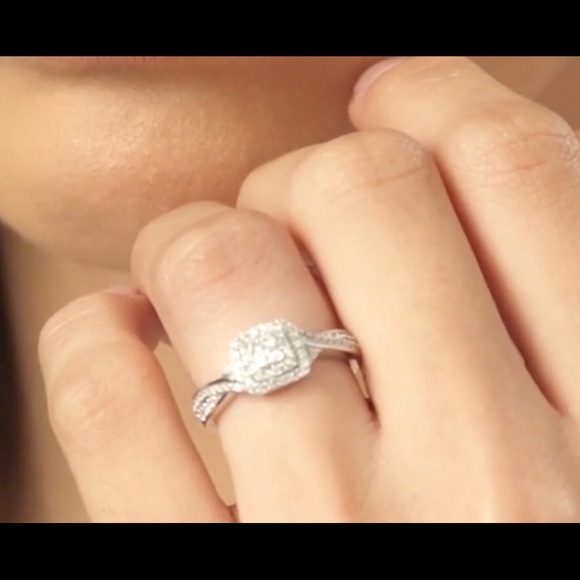 Zales Jewelry - Zales 1/3 Carat Princess Cut Engagement ring